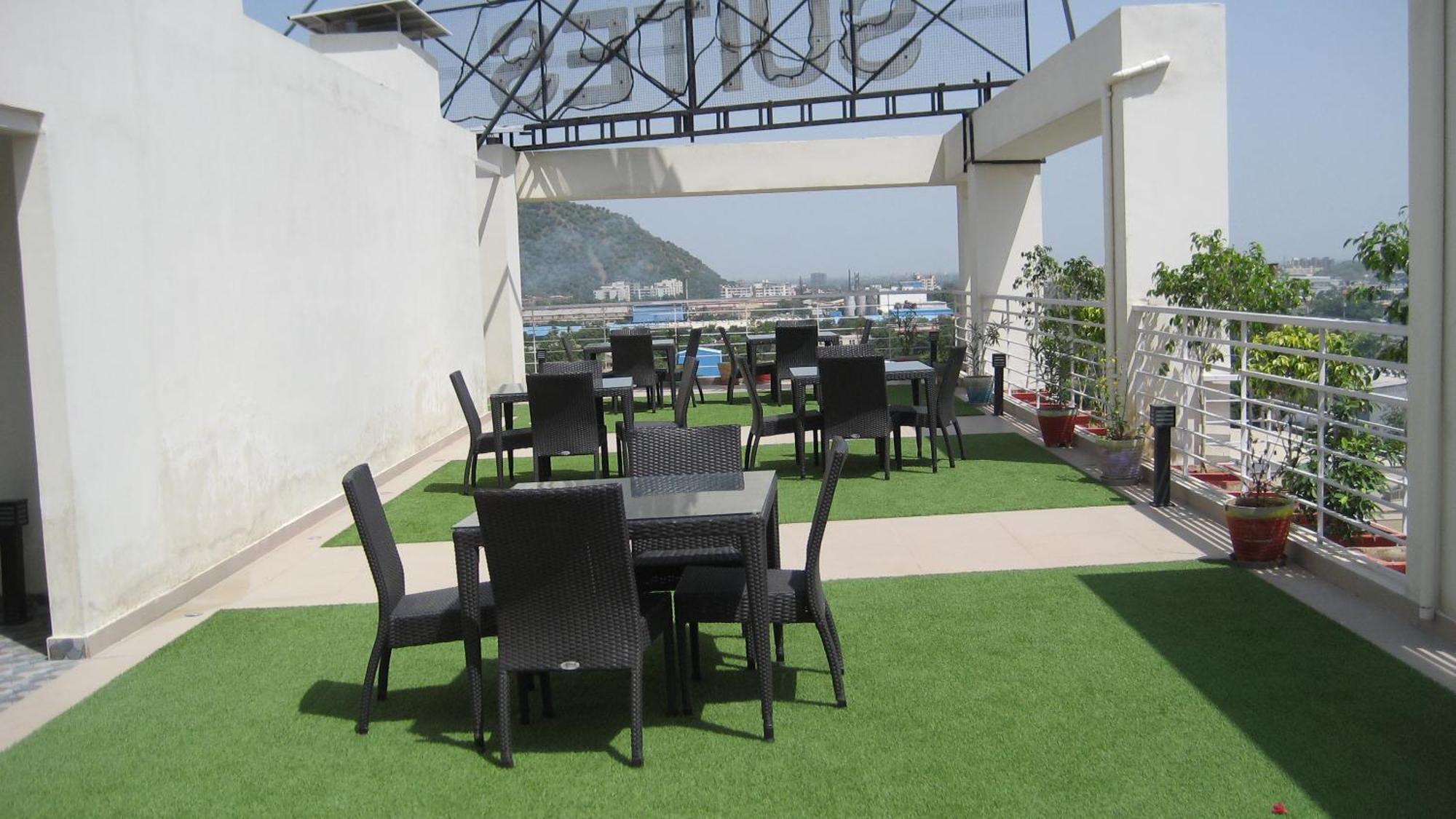 Starlit Suites Neemrana Kültér fotó