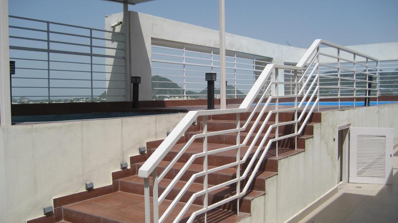 Starlit Suites Neemrana Kültér fotó