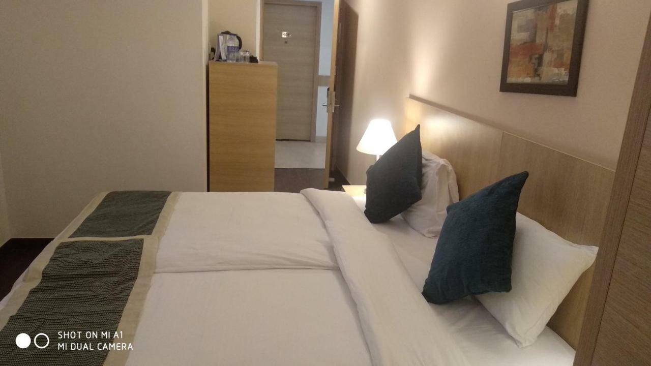 Starlit Suites Neemrana Kültér fotó