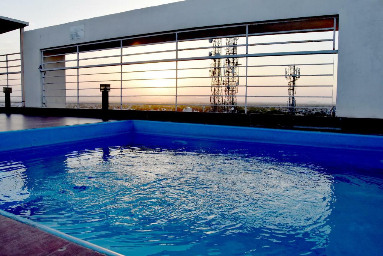Starlit Suites Neemrana Kültér fotó